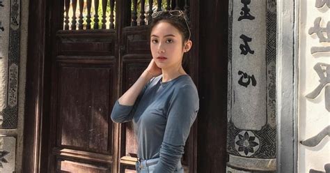 Hot girl Lào gốc Việt về Hà Nội ăn Tết khoe ảnh rạng rỡ trên phố đi bộ