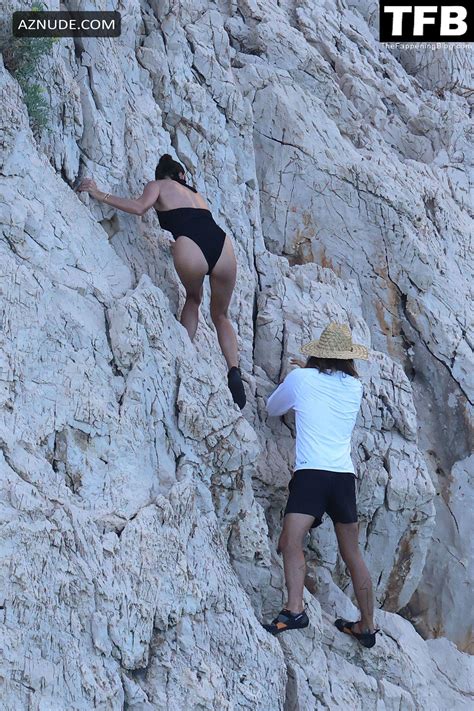 Kelsey Merritt Sexy Seen Flaunting Her Hot Bikini Body Alongside Jared Leto In Sardinia Aznude