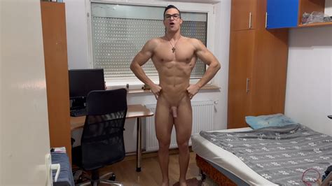 Romanian Muscle Boy Poses Nude BoyFriendTV