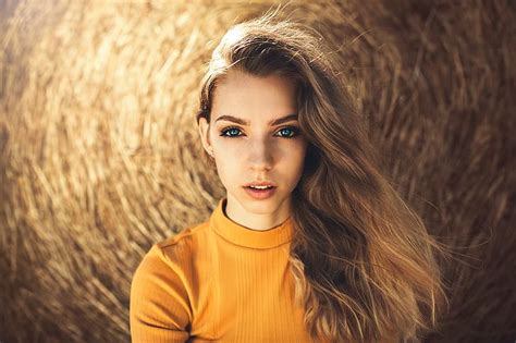Fille cheveux longs photo yeux bleus modèle lèvres visage blonde Fond d écran HD