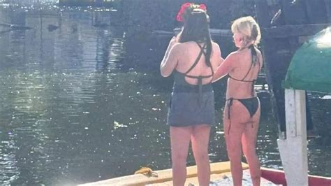 Turista Sorprende Al Pasear En Bikini En Trajineras De Xochimilco Infobae