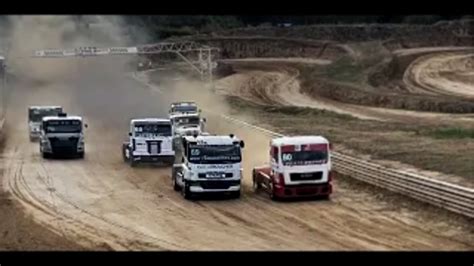 Camion Cross Course Super Cross Final A vue intérieur Circuit