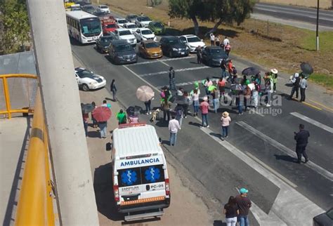 Autopista México Pachuca padres de familia realizan bloqueo en