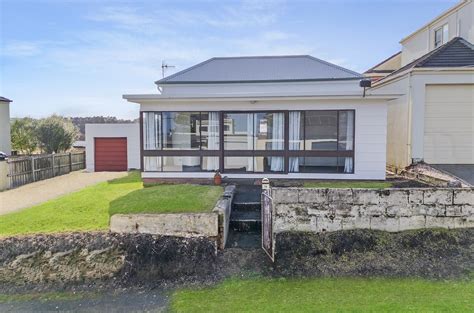 Locals found that alice's on bayview has a hidden terrace 3