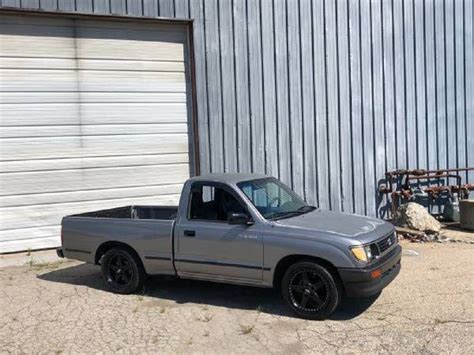 S2000 Swapped Toyota Tacoma Looks Like A Ton Of Fun