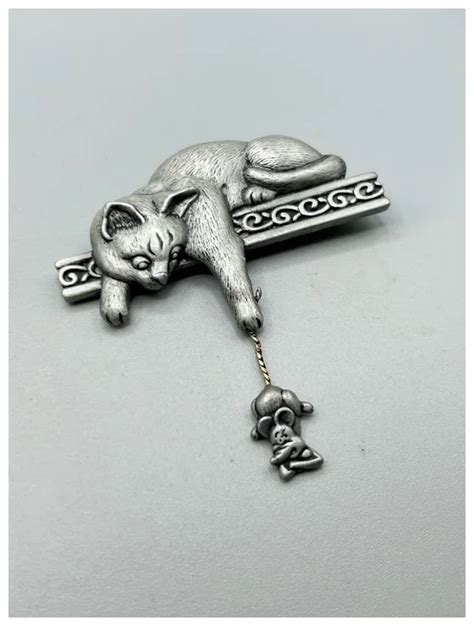 Jj Cat Catching Mouse Pin Brooch Pewter Metal Silver Tone Dangle Ruby