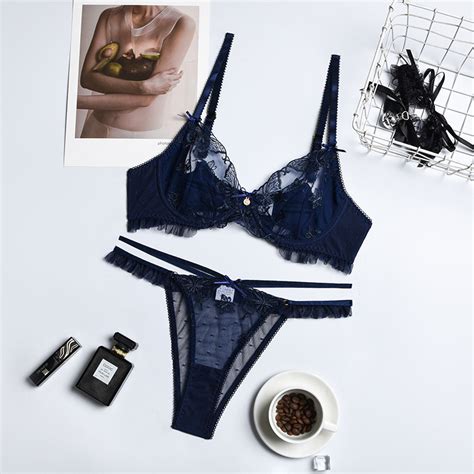 Hot Selling Sexy Two Piece Lingerie Sets Romantic Flower Embroidery Perspective Sexy Lingerie