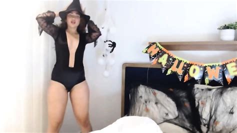 Hot Brunette Unashamed Exhibitionist Live Cam