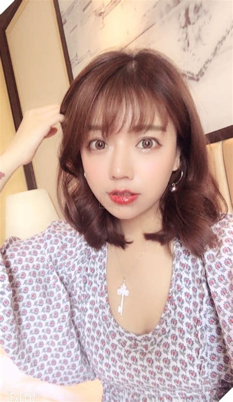 Hot girl búp bê tự tin khoe mặt mộc khiến fan há hốc mồm vì kinh ngạc