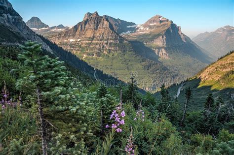 Scenic Highline Trail Views of Glacier Valley by the Going-to-the-Sun ...