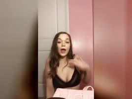 Very Hot Girl ShesFreaky