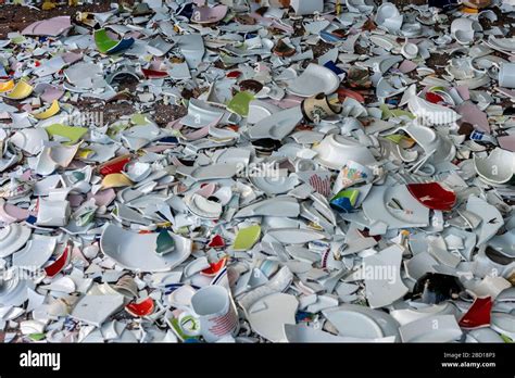 Broken porcelain hi-res stock photography and images - Alamy