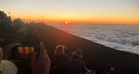 Haleakala Summit at Sunrise or Sunset: Which One Should You Do?