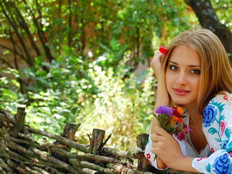 Скачать обои зелень лицо face украинка cute blonde симпатичная блондинка greens Ukrainian