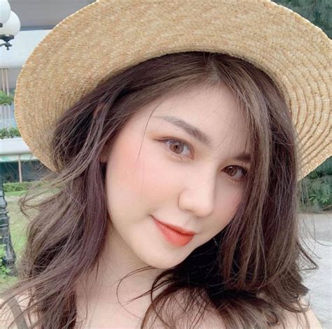 Hot girl sát thủ mặc nửa kín nửa hở siêu gợi cảm làm bao người ngất ngây