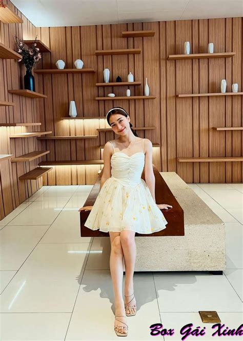 60 Hình ảnh Hòa Minzy xinh đẹp sexy bikini mới nhất Box Gái Xinh