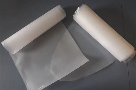 Vernetzung von weichmacherhaltigen PVC-Oberflächen durch plasmaerzeugte ...