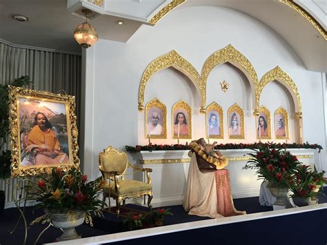 Temple Christmas Decorating - Self-Realization Fellowship Lake Shrine