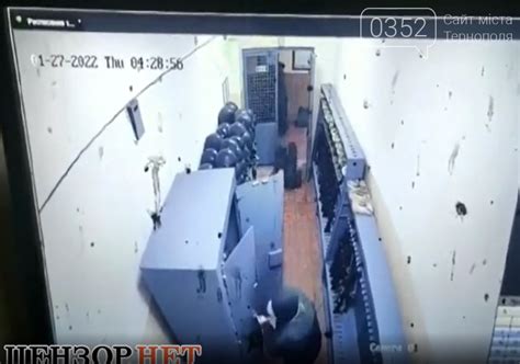 У мережі з'явилось кадри з камер спостереження, де нацгвардієць ...