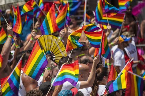 Il Pride conquista Bergamo primo corteo LGBT per la città lombarda Gay it