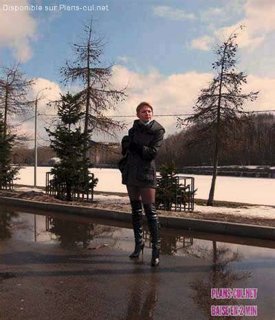 Je dévoile ma chatte poilue pour une partouze amateur sur Nîmes Plan cul gratuit avec Hawa à Nîmes