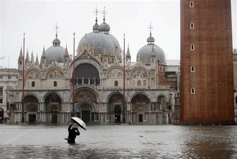 Venice Is Sinking 2016 Italian Scientists Predict Parts Of Venice Will
