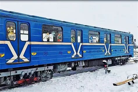 Новогодние поезда начинают курсировать в столичном метро | Minsknews.by ...