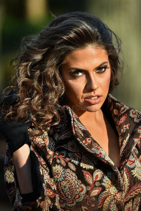 Gorgeous Brunette Girl Portrait In Autumn Park Stock Image Image Of Leaves Lifestyle 62773177