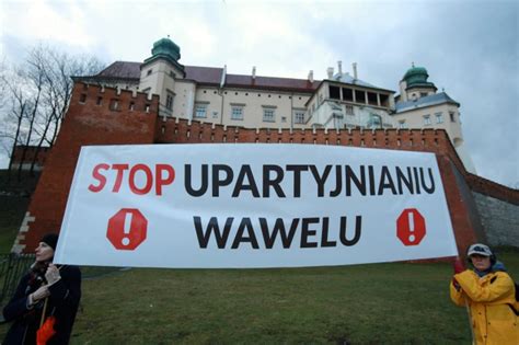 Wawel Polski Nie Pisowski Kolejny Protest Pod Wawelem