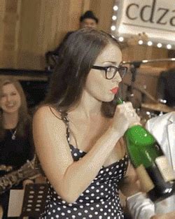 Beautiful Faces White Brunette Sex Gifs Porn XXX GIFs 3833604 PICTOA