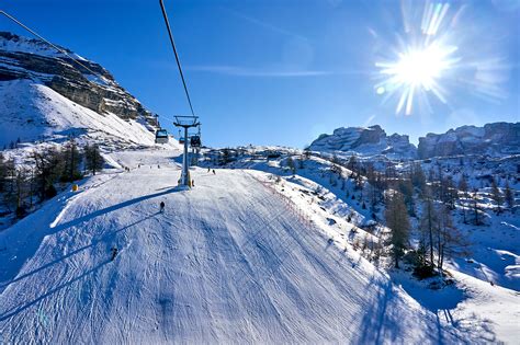 Campiglio Malore Al Rifugio Sulle Piste Muore A Anni Eiwd