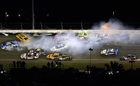 Daytona 500 wreck: Joey Logano, Ryan Blaney among drivers knocked out
