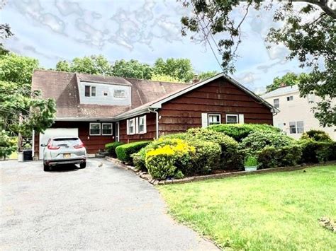 76 Teddy Court Ronkonkoma Ny 11779 Mls 809183