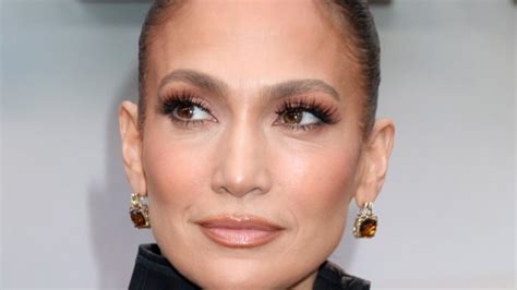 Jennifer Lopez Cambia Look Il Taglio Con Frangia Per Lestate