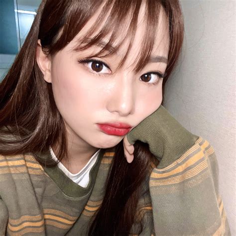 핫이슈 HOT ISSUE on Twitter 나현 여러분 일요일인데 다들 머해요 저는 아까 간장볶음밥 만들어서 언니랑 먹었어요 요즘 날이 많이 더운데 아프지