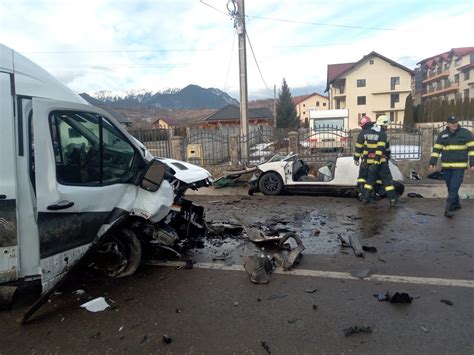 ACUM Tânăr de 19 ani MORT într un accident cu o dubă și o mașină