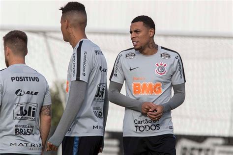 Gustagol E Sem Clayson Carille Relaciona Jogadores Para