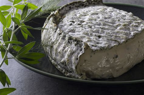 Fromager Daffinois Flavoured Cheese Garlic And Herbs