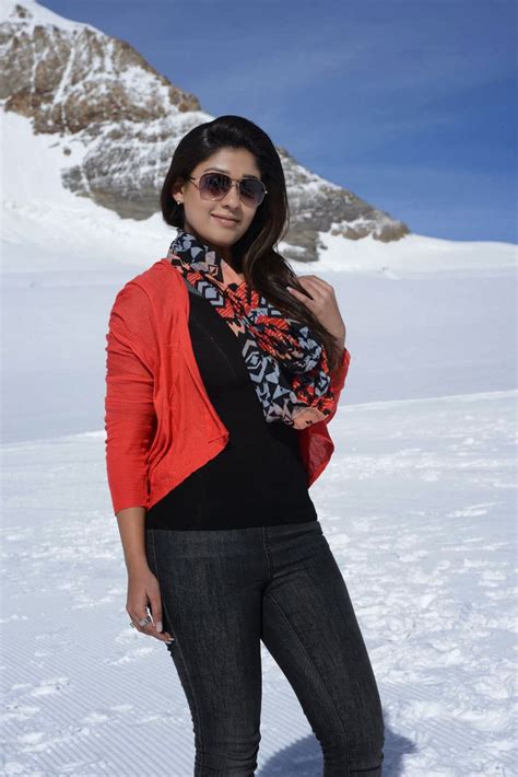 NAYANTHARA HOT AND SEXY PHOTOS AND HD IMAGES Welcomenri