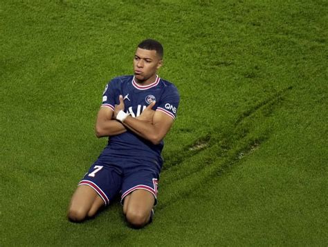 Cuánto vale Mbappé precio cuánto cuesta cuánto gana y cual es su