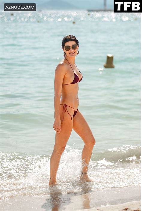 Isabeli Fontana Sexy Seen Flaunting Her Hot Bikini Body At The Martinez Beach Aznude