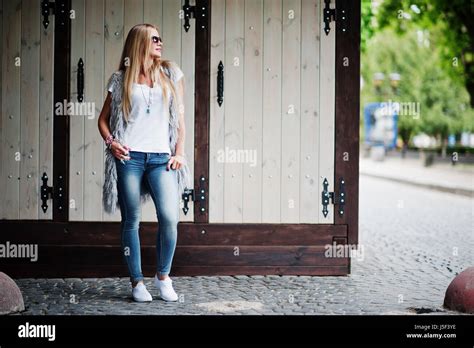 Stylish Blonde Woman Wear Jeans Hi Res Stock Photography And Images Alamy