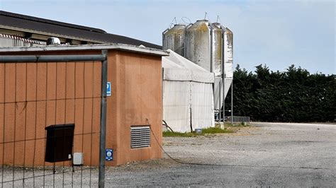 Bertinoro Silos Di Mangimi Crolla Su Auto Morti Tre Fratelli