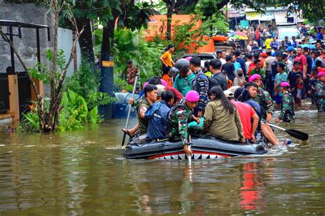 Ribuan Rumah Terendam Banjir Di Makassar