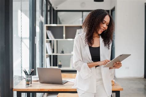 DOSSIER Pourquoi faut il réinventer les espaces de travail pour