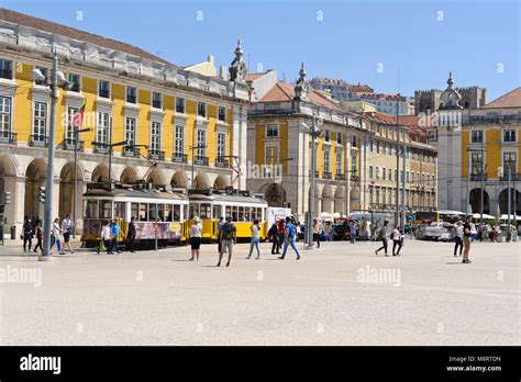 Daily Activity At The Pra A Do Rcio Known As Commerce Square