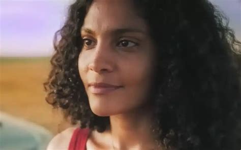 Faixa De Terra Que Liga Uma Península A Um Continente