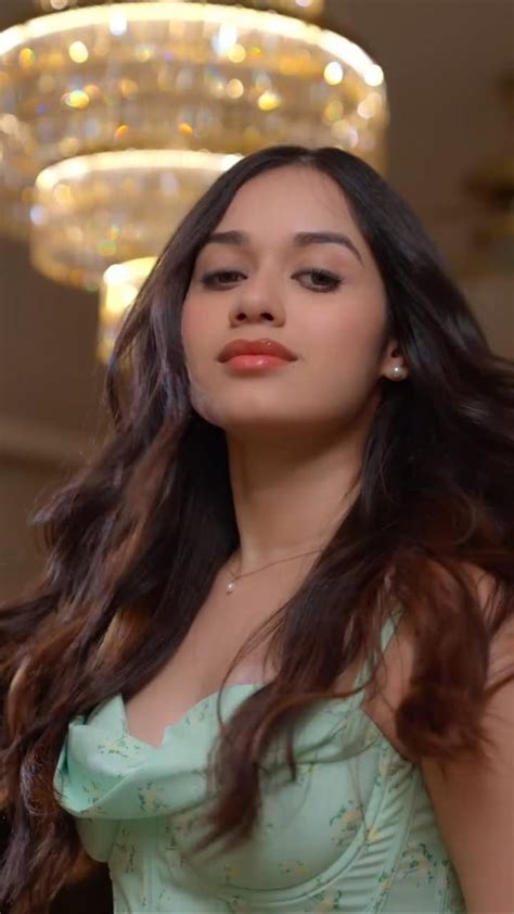 Jannat Zubair Rahmani R Indiancelebscenes