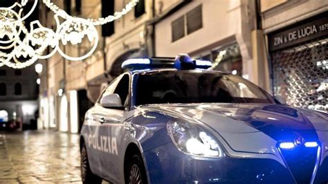 Ruba In Un Negozio A Padova Poi Picchia Un Poliziotto Espulso Il