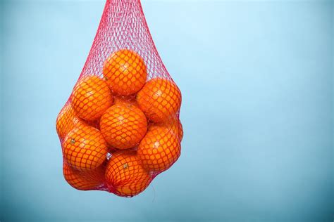 Heres Why Oranges Come In Red Mesh Bags Readers Digest